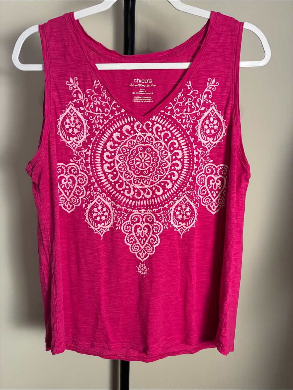Chico's Hot Pink Sleeveless T-shirt V-Neck Tank White Medallion Print 2/Large